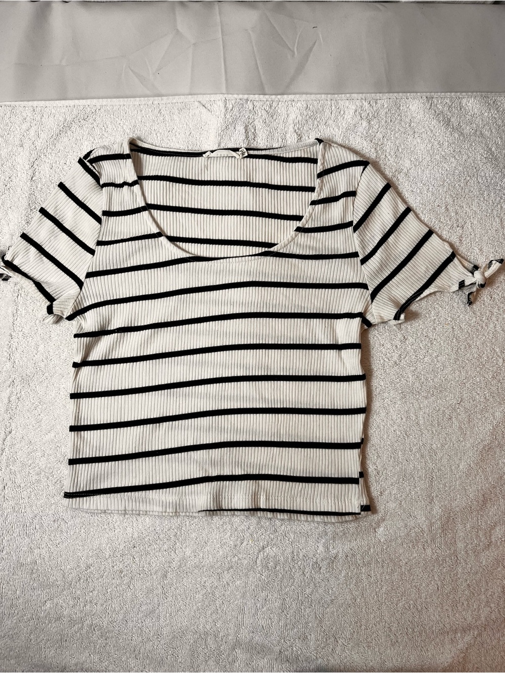 STRIPED SCOOP NECK  Short Sleeve Top - Black/White Size Large